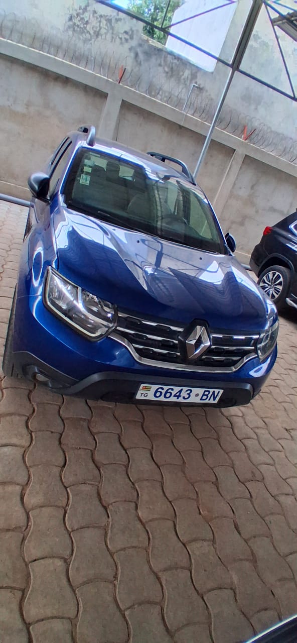 RENAULT DUSTER BLEU